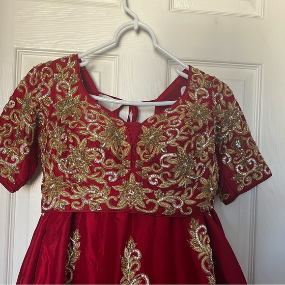 Bridal hand embroidered Lehenga set - Picture 13 of 15